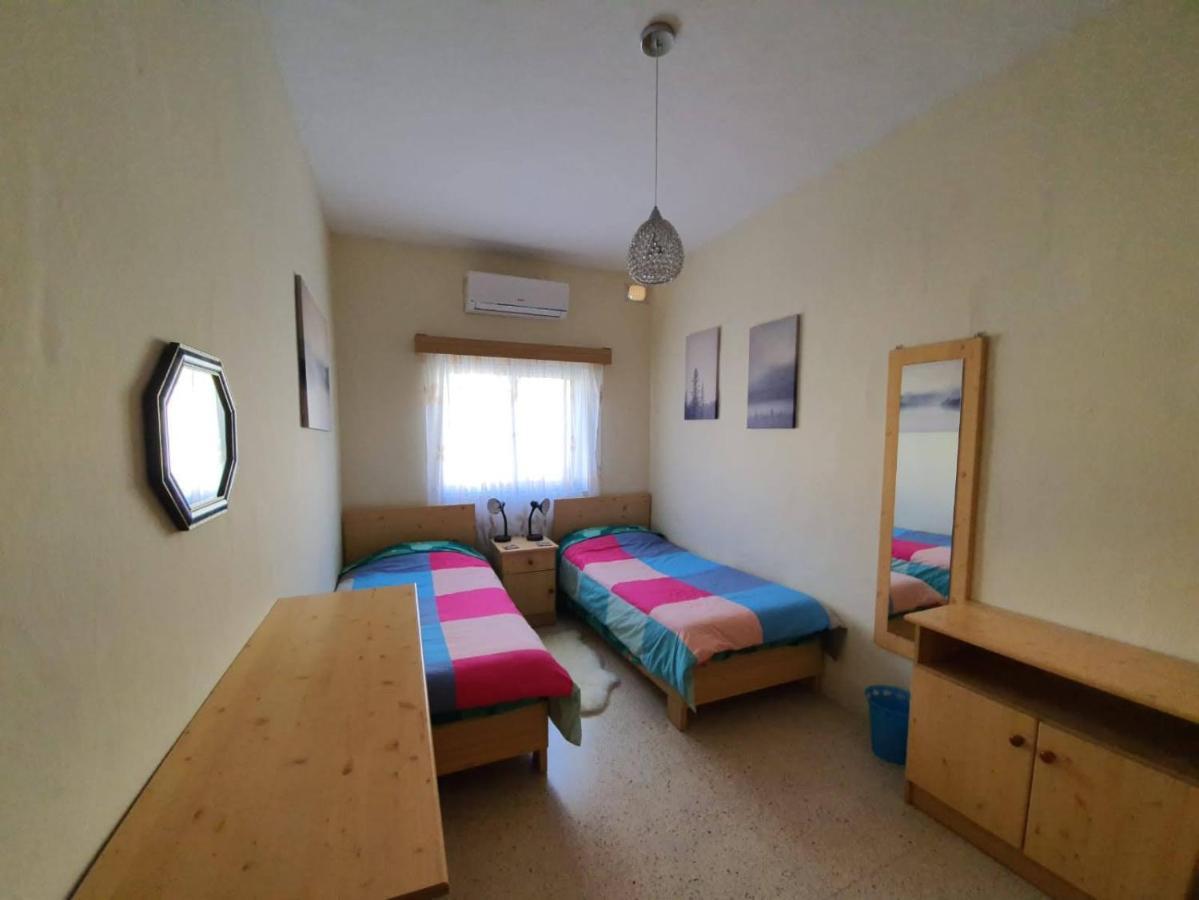 Kennedy Court - Prime Location - Bus Terminus *